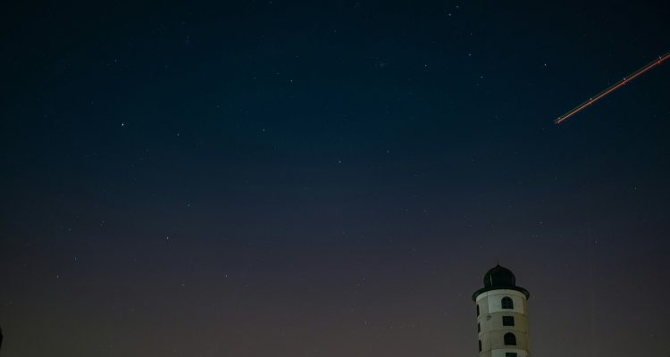 Apa Keistimewaan, Waktu, dan Hikmah di Balik Lailatul Qadar