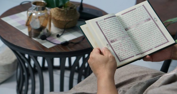 Memperingati Nuzulul Quran Sejarah, Waktu, dan Amalannya!