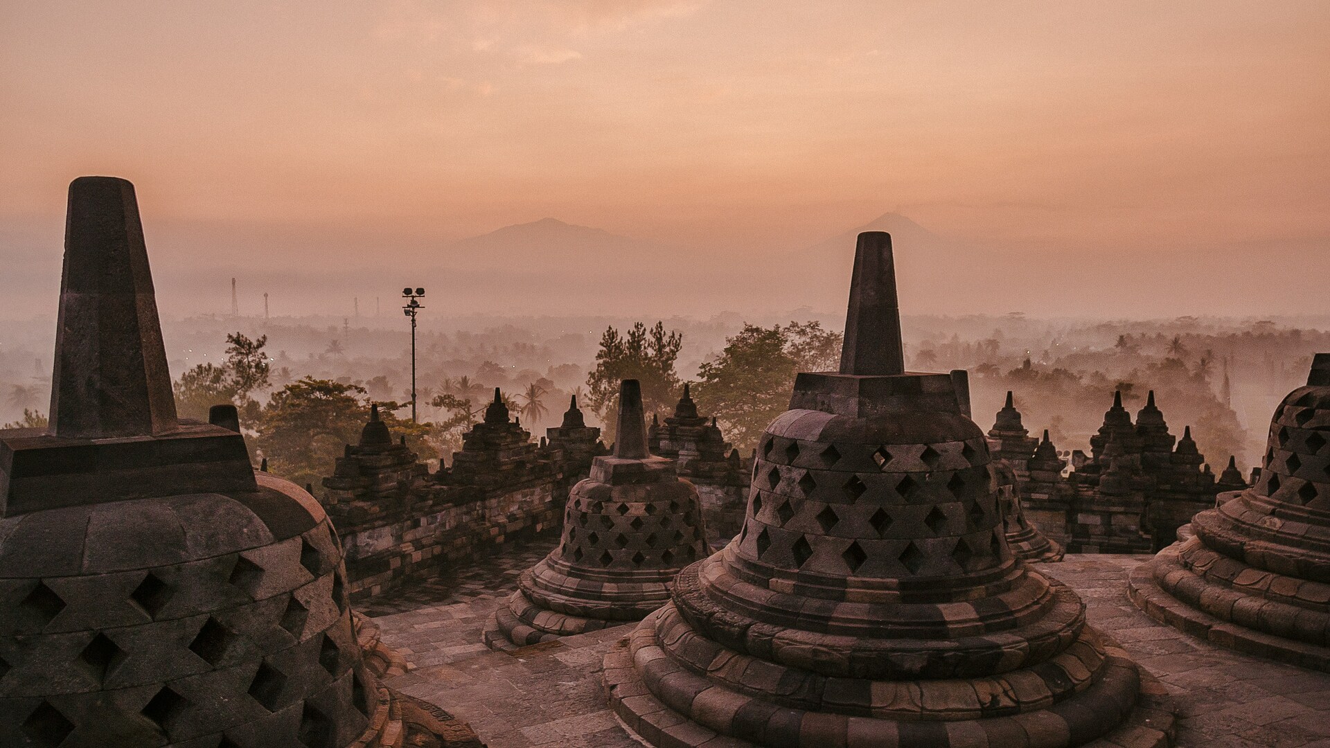 5 Destinasi Wisata Sejarah Tersembunyi di Sekitar Candi Borobudur