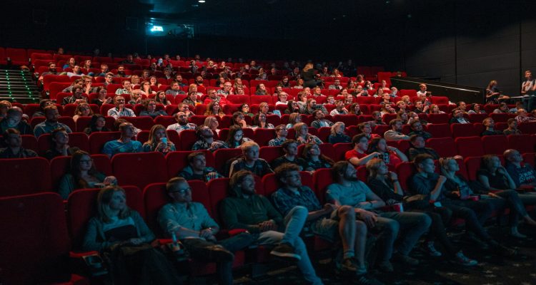 Apakah Menonton Film Baik Untuk Kesehatan Mental