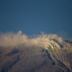 Gunung Lewotobi Meletus Lagi, Warga Panik & Mahasiswa Dievakuasi