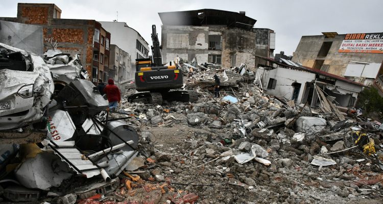 Gempa Bekasi M 4,7 Mushola Roboh, Transportasi Terganggu