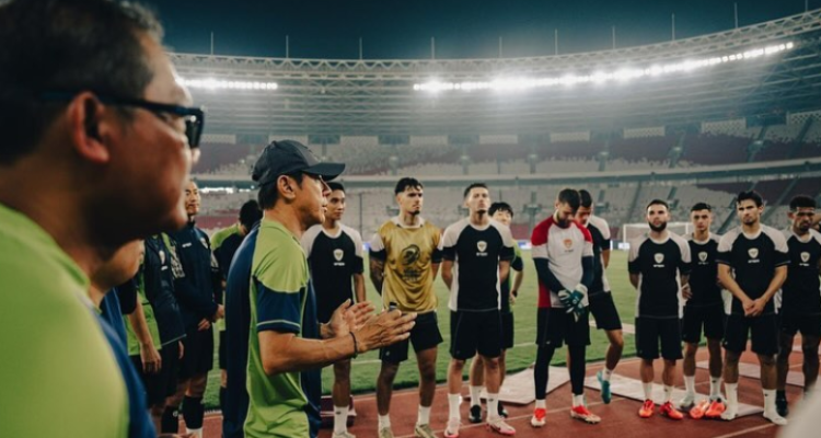 Beda Sikap Shin Tae-yong dan Alex Pastoor Usai Dipecat