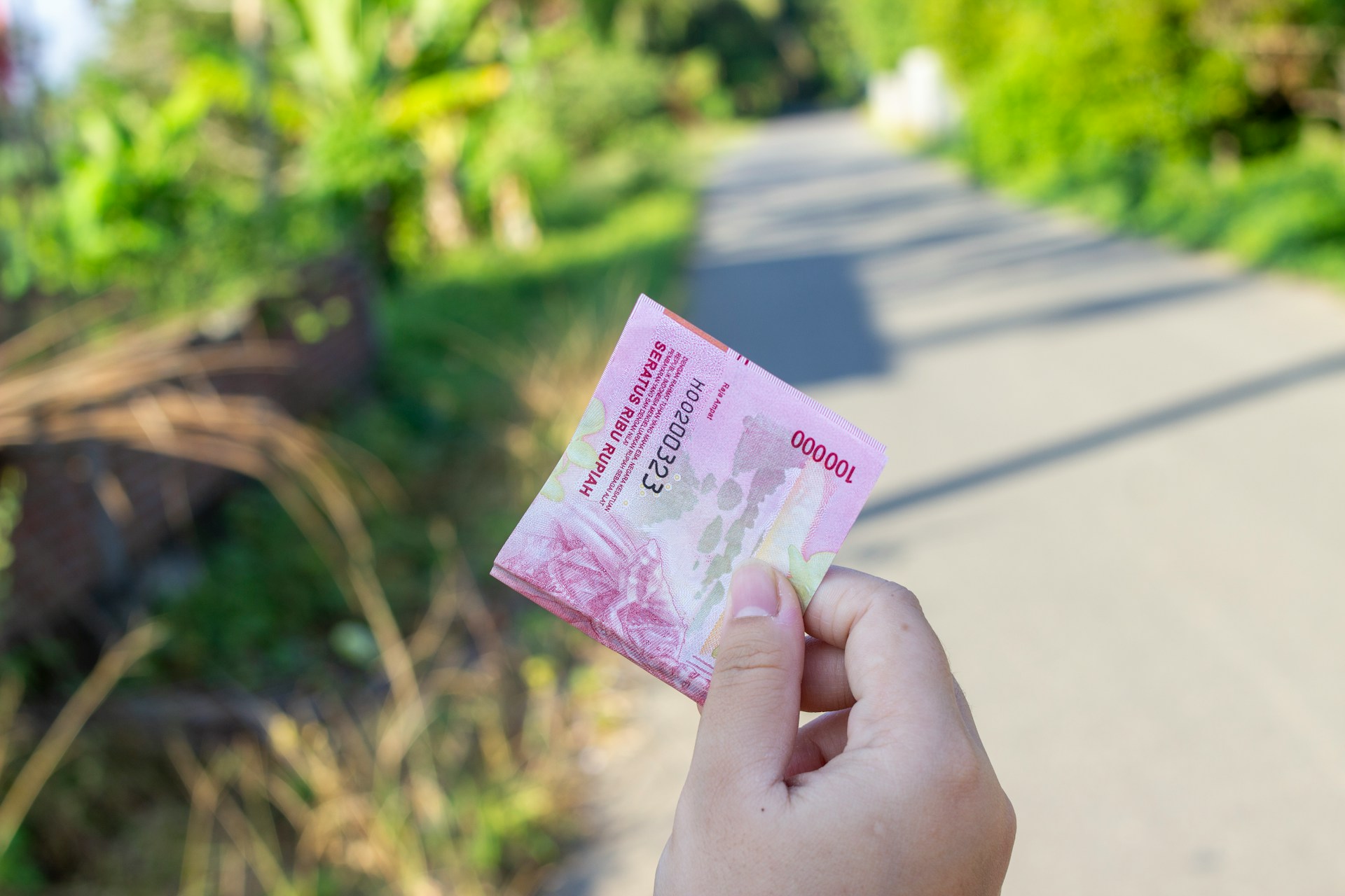 Harga Dolar Hari Ini Tembus Rp18.000, Ada Apa
